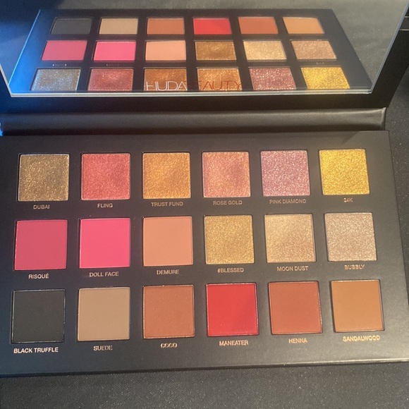 Huda Beauty Rose Gold Pallete Remastered - Picture 4 of 4